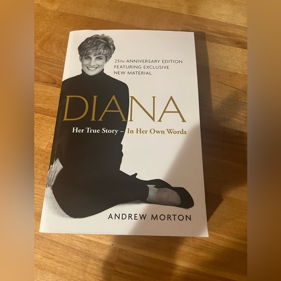 Princess Diana book- like new - Picture 3 of 4